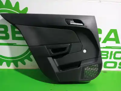 Peça sobressalente para automóvel em segunda mão FORRA / REVESTIMENTO DA PORTA TRASEIRA ESQUERDA por OPEL ASTRA H BERLINA  Referências OEM IAM 13153917  