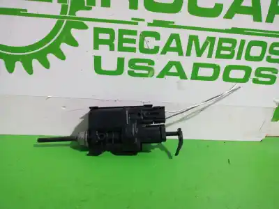 Pièce détachée automobile d'occasion COUVERCLE EXTÉRIEUR DU MOTEUR CARBURANT pour RENAULT LAGUNA GRANDTOUR III  Références OEM IAM 8200305732  