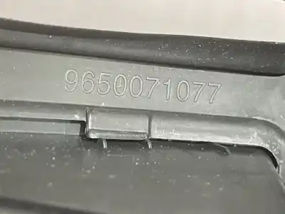 Автозапчастина б/у центральна консоль для peugeot 207 sw confort посилання на oem iam 9650071077  