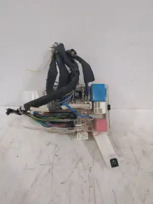 Peça sobressalente para automóvel em segunda mão caixa de fusíveis e relés por toyota auris (_e15_) 1.33 dual-vvti (nre150_) referências oem iam 8273002d10