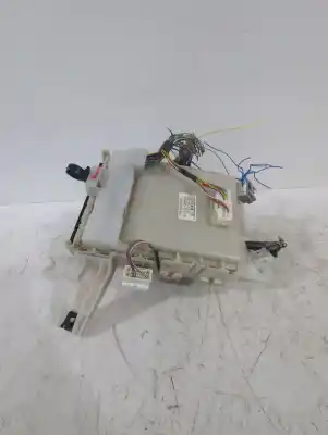 Автозапчасти б/у блок реле/предохранителей за toyota auris (_e15_) 1.33 dual-vvti (nre150_) ссылки oem iam 8273002d10  