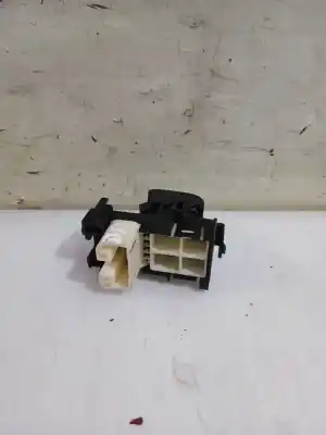 Автозапчастина б/у передній правий віконний вимикач для toyota auris (_e15_) 1.33 dual-vvti (nre150_) посилання на oem iam 848100d030  