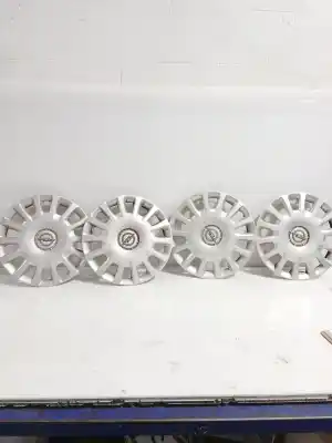 Pièce détachée automobile d'occasion CAPUCHONS DE MOYEUX pour OPEL CORSA D (S07)  Références OEM IAM 00461060860  
