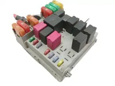 Recambio de automóvil de segunda mano de caja reles / fusibles para fiat bravo (198) 1.4 16v t jet active referencias oem iam 51790930  
