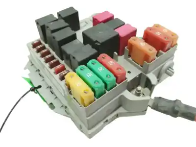 Recambio de automóvil de segunda mano de caja reles / fusibles para fiat bravo (198) 1.4 16v t jet active referencias oem iam 51790930  