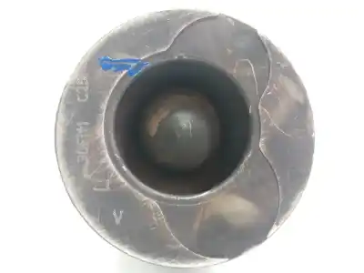 Second-hand car spare part piston for renault clio iii authentique oem iam references ae13060713b  