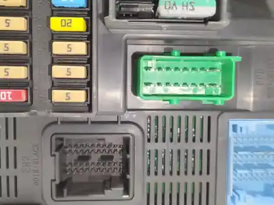 Peça sobressalente para automóvel em segunda mão caixa de fusíveis e relés por citroen c4 cactus feel referências oem iam 9807531680  