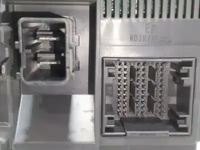 Peça sobressalente para automóvel em segunda mão caixa de fusíveis e relés por citroen c4 cactus feel referências oem iam 9807531680  