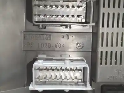 Peça sobressalente para automóvel em segunda mão caixa de fusíveis e relés por citroen c4 cactus feel referências oem iam 9807531680  