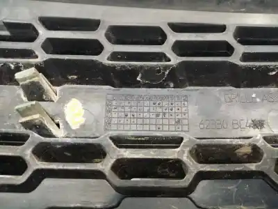 Автозапчастина б/у ліва решіта бампера для nissan micra c+c (ck12e) acenta посилання на oem iam 62330bc4  