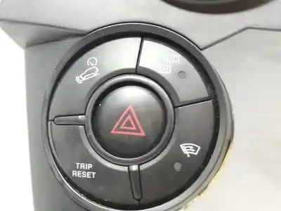 Автозапчастина б/у аераційна решіта для ssangyong actyon 200 xdi посилання на oem iam 7661031000  
