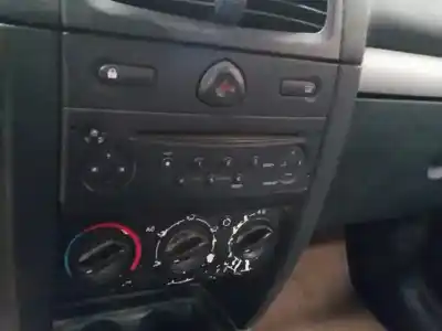 Автозапчастина б/у аудіо система / радіо cd для renault clio ii fase ii (b/cb0) community посилання на oem iam 8200483757 8200483757t v554 renrdw24000 fd0405300210440
