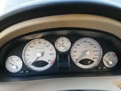 Pièce détachée automobile d'occasion compteur de vitesse tableau de bord pour peugeot 607 (s2) paquete références oem iam 9649507580 004776 / 53098093004776 40023600 / a2c53098093 / enhc02 / bh2805
