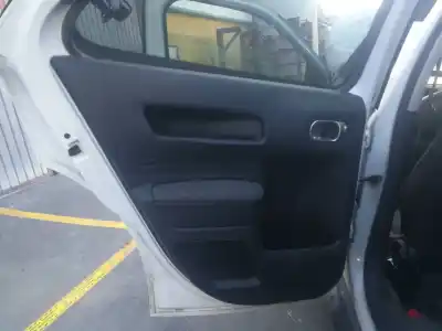 Peça sobressalente para automóvel em segunda mão forra / revestimento da porta traseira esquerda por citroen c4 cactus business referências oem iam 94961t01 94961t01 / 156070752 1560707/ 98011900zd / 531140232001 / 9879323