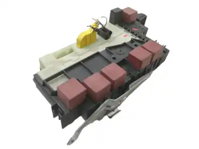 Second-hand car spare part fuse box unit for renault clio ii fase i (b/cbo) 1.4 alize oem iam references p7700411319c 216246542d 0066709 bmtn2 