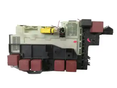 Second-hand car spare part fuse box unit for renault clio ii fase i (b/cbo) 1.4 alize oem iam references p7700411319c 216246542d 0066709 bmtn2 
