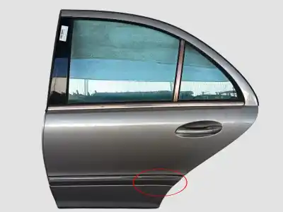 Recambio de automóvil de segunda mano de PUERTA TRASERA IZQUIERDA para MERCEDES CLASE C (W203) BERLINA  referencias OEM IAM A2037300705  