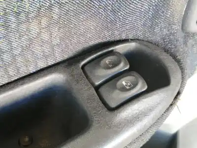 Pièce détachée automobile d'occasion porte avant gauche pour renault scénic i monospace (ja0/1_, fa0_) 1.9 dti (ja1u) références oem iam   