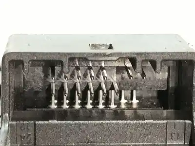 Peça sobressalente para automóvel em segunda mão botão / interruptor elevador vidro dianteiro esquerdo por renault captur ii evolution referências oem iam   p254107080r