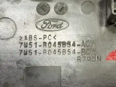 Автозапчасти б/у внутренний свет за ford kuga i 2.0 tdci 4x4 ссылки oem iam 1531211  8a6a13k767bb34x1