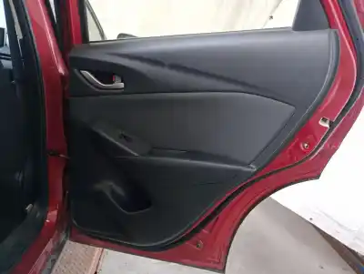 Автозапчастина б/у обликка задніх правіх дверей для mazda cx-3 (dk) 1.5 skyactiv-d (dk2ws) посилання на oem iam d10e68520e05  