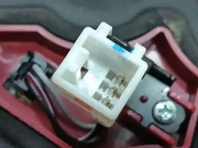 Автозапчасти б/у внутренний правый задний фонарь за kia stonic (yb) 1.0 t-gdi eco-dynamics+ ссылки oem iam 92402h8400  