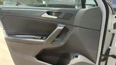 Автозапчасти б/у обивка левой передней двери за volkswagen tiguan (ad1, ax1) 2.0 tdi ссылки oem iam 5nb867011amqfl
