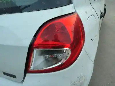 Recambio de automóvil de segunda mano de PILOTO TRASERO DERECHO para RENAULT CLIO III (BR0/1, CR0/1) 1.5 DCI referencias OEM IAM 8200886946  