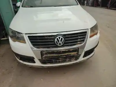 Pièce détachée automobile d'occasion LE PARE-CHOC AVANT pour VOLKSWAGEN PASSAT B6 (3C2)  Références OEM IAM 3C0807217DGRU  