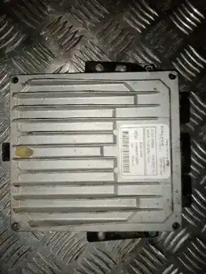 Peça sobressalente para automóvel em segunda mão CENTRALINA DE MOTOR UCE por RENAULT CLIO II SYMBOL  Referências OEM IAM 8200123483  HOM8200129063