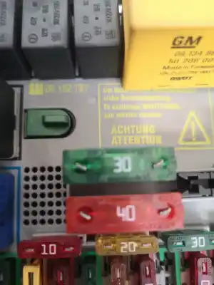 Gebrauchtes Autoersatzteil relais sicherungskasten multifunktionsrelais zum opel vectra b berlina motor 2.0 ltr. - 74 kw dti oem-iam-referenzen 09152787  