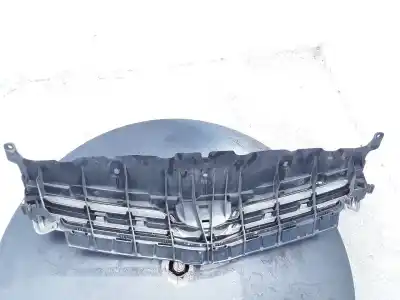 Tweedehands auto-onderdeel centrale bumpergrille voor toyota auris (_e15_) 1.4 d-4d (nde150_) oem iam-referenties 5311402170