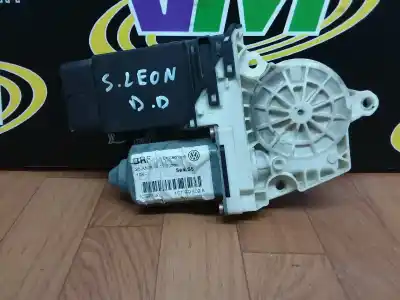 Peça sobressalente para automóvel em segunda mão Motor Elevador Vidro Dianteiro Direito por SEAT LEON (KL1) SEAT Leon Referências OEM IAM 1C199802A  
