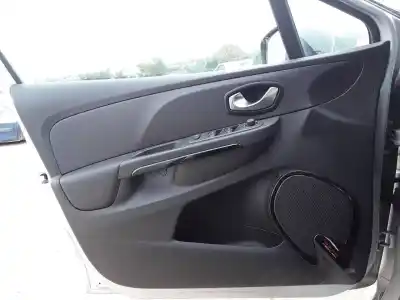 Автозапчастина б/у оббірка передніх дверей ліва для RENAULT CLIO IV Zen Посилання на OEM IAM   