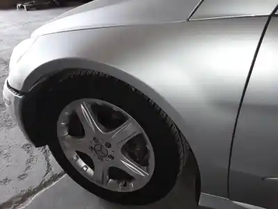 Second-hand car spare part left front fin for clase c clase r w251 320 cdi l 251.122 oem iam references   