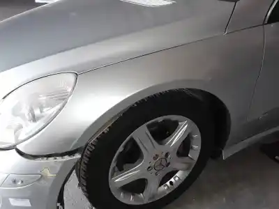 Second-hand car spare part left front fin for clase c clase r w251 320 cdi l 251.122 oem iam references 