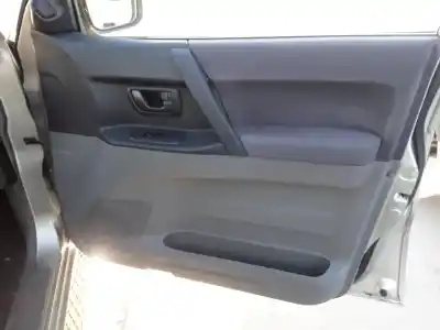 Автозапчастина б/у обработка передніх правіх дверей для mitsubishi montero (v60/v70) 3.2 di-d avance посилання на oem iam 