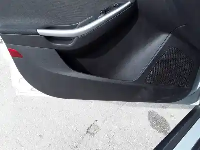Peça sobressalente para automóvel em segunda mão forra / revestimento da porta dianteira esquerda por ford focus lim. ambiente referências oem iam bm51a23943a