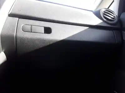 Автозапчастина б/у бардачок для mazda cx7 er luxury посилання на oem iam eg2164030