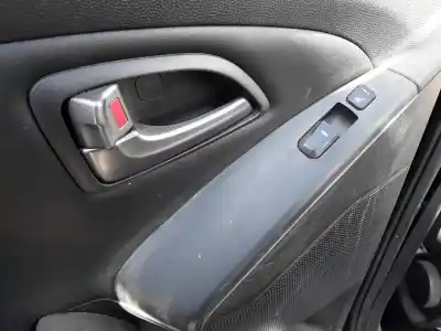Peça sobressalente para automóvel em segunda mão botão / interruptor elevador vidro traseiro esquerdo por hyundai ix35 stadt 2wd referências oem iam 
