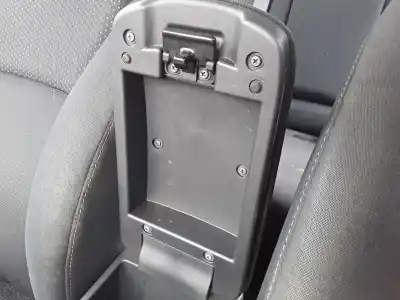 Pezzo di ricambio per auto di seconda mano bracciolo centrale per toyota auris (_e15_) 1.4 d-4d (nde150_) riferimenti oem iam   