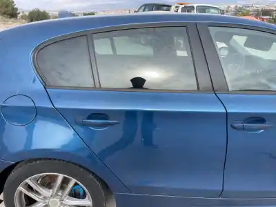 Recambio de automóvil de segunda mano de PUERTA TRASERA DERECHA para BMW SERIE 1  referencias OEM IAM   