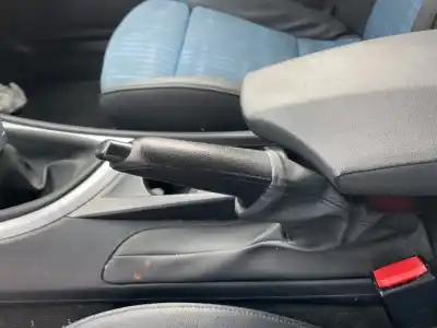 Peça sobressalente para automóvel em segunda mão alavanca de travão de mão por bmw serie 1 berlina (e81/e87) 118d referências oem iam 