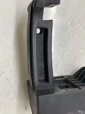 Peça sobressalente para automóvel em segunda mão puxador exterior dianteiro esquerdo por renault kangoo profesional referências oem iam 8200497537  