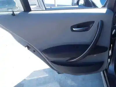 Peça sobressalente para automóvel em segunda mão forra / revestimento da porta traseira esquerda por bmw serie 1 berlina (e81/e87) 118d referências oem iam 