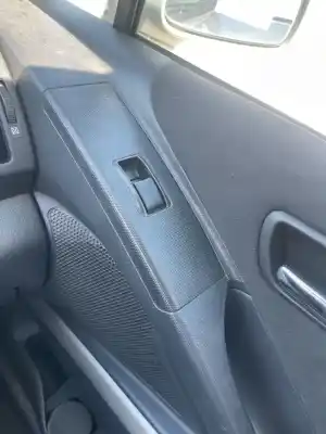 Peça sobressalente para automóvel em segunda mão botão / interruptor elevador vidro dianteiro direito por toyota corolla verso (e12) 1.8 linea sol referências oem iam 742310f030