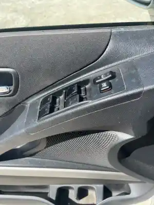 Peça sobressalente para automóvel em segunda mão botão / interruptor elevador vidro dianteiro esquerdo por toyota corolla verso (e12) 1.8 linea sol referências oem iam 37073c260a04