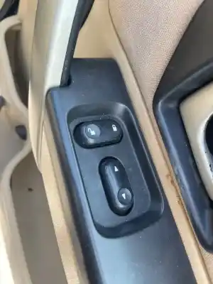 Pezzo di ricambio per auto di seconda mano INTERRUTTORE ALZACRISTALLI ANTERIORE DESTRO per LAND ROVER FREELANDER (LN)  Riferimenti OEM IAM   