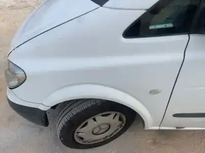 Pezzo di ricambio per auto di seconda mano parafango anteriore sinistro per clase c vito w639 basic. combi 111 cdi compacto 639.601 riferimenti oem iam   