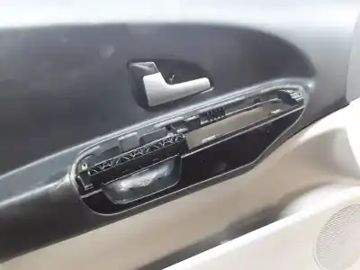 Peça sobressalente para automóvel em segunda mão forra / revestimento da porta dianteira esquerda por kia ceed (ed) 1.6 concept referências oem iam 823101h000  